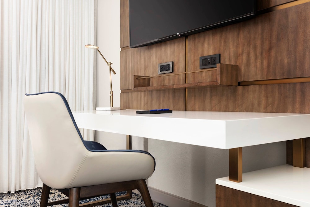 Delta Suites by Marriott Virginia Beach Waterfront 43/46