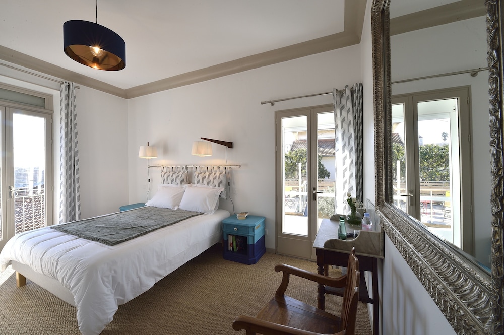 ROOM, QUEEN BED, BALCONY