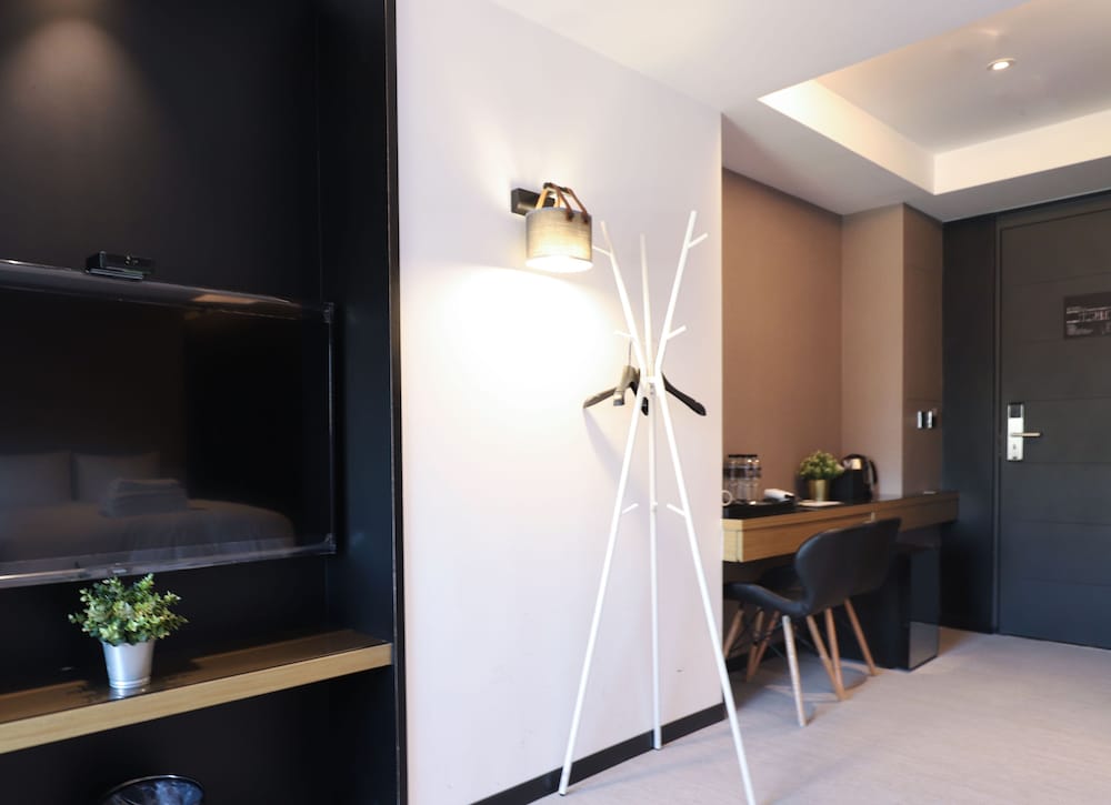 Slow Town Hotel 53/67