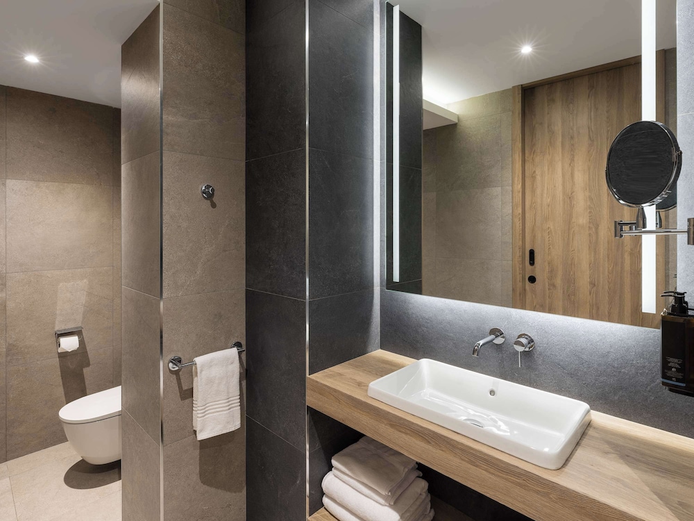 جناح جونيور بسرير كينج مع أريكة، Mercure Sofia City 5/8