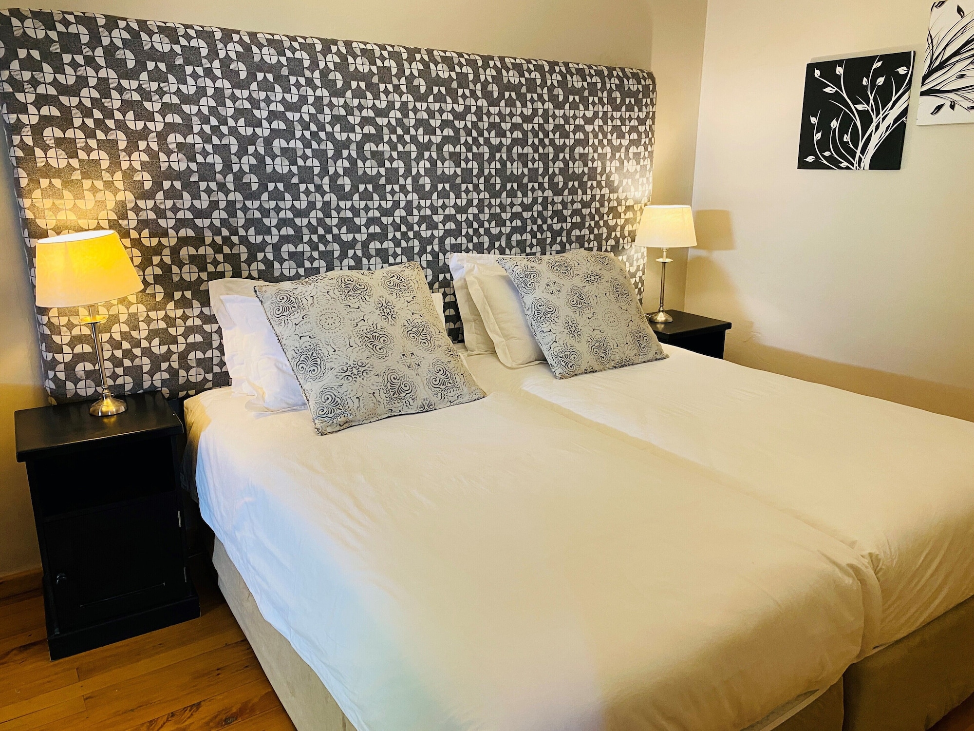 Suite, Garden Area