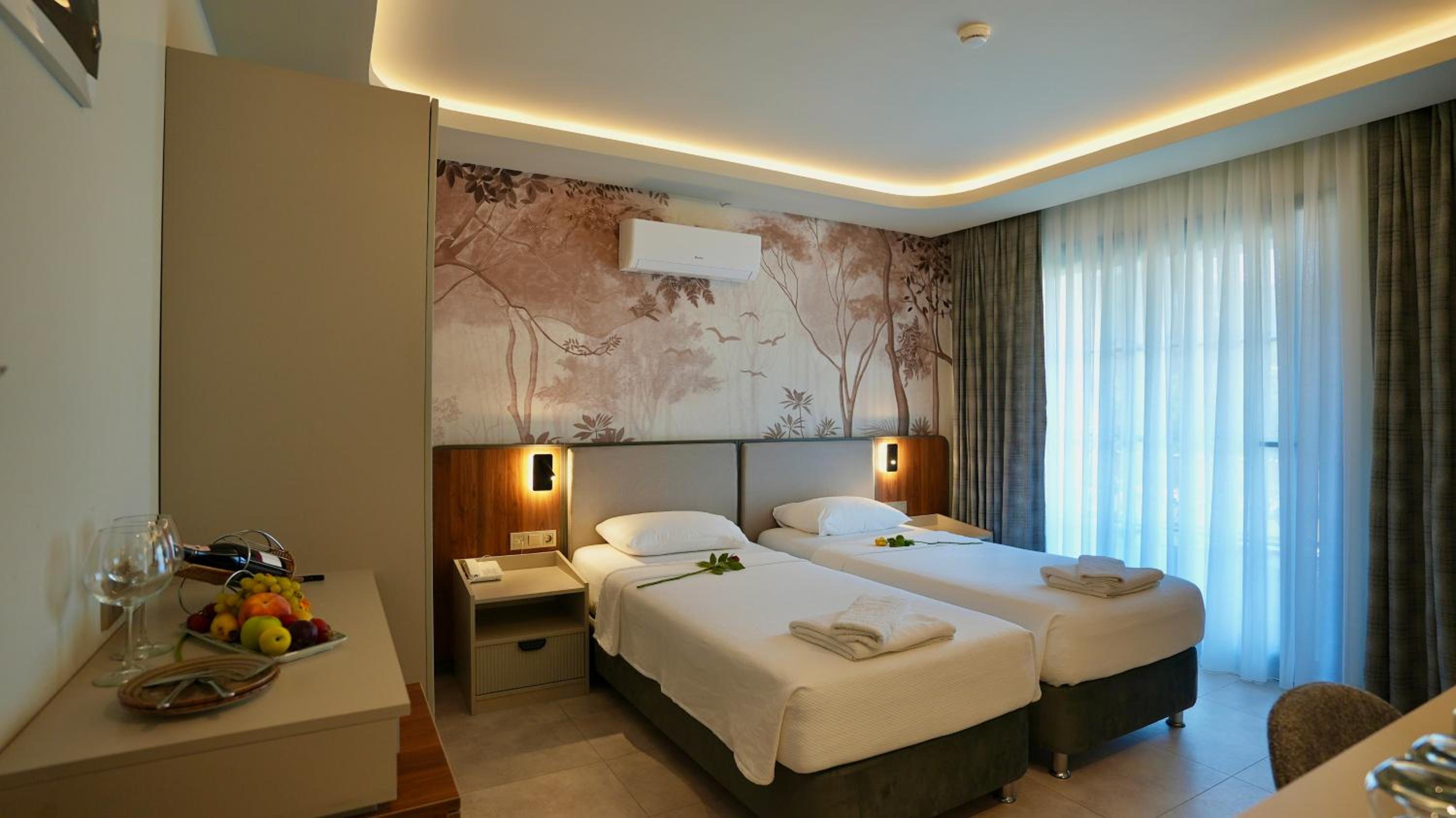 DELUXE, DOUBLE BED