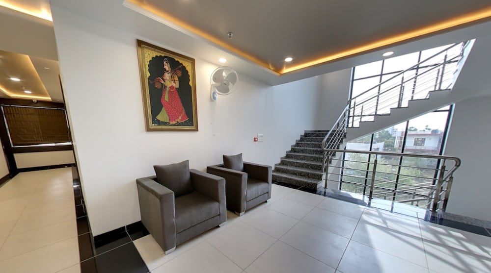 Hotel Rg Inn 22/35