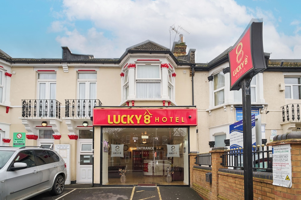 Lucky 8 Hotel 53/64
