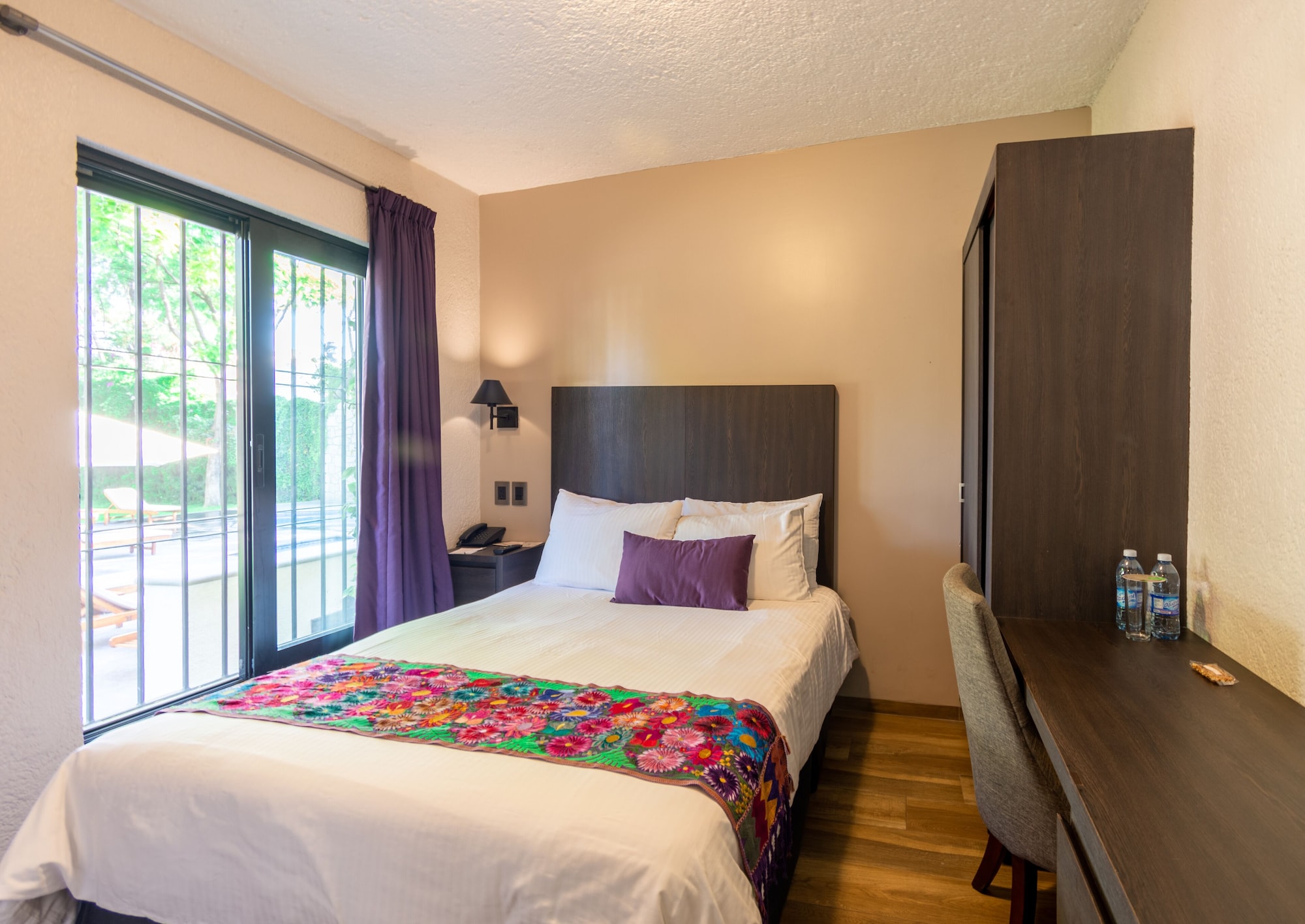 ROOM, DOUBLE BED