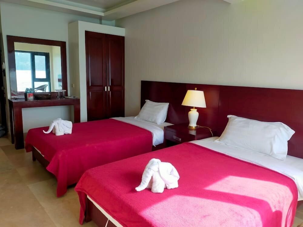 El Nido Beach Hotel 6/50