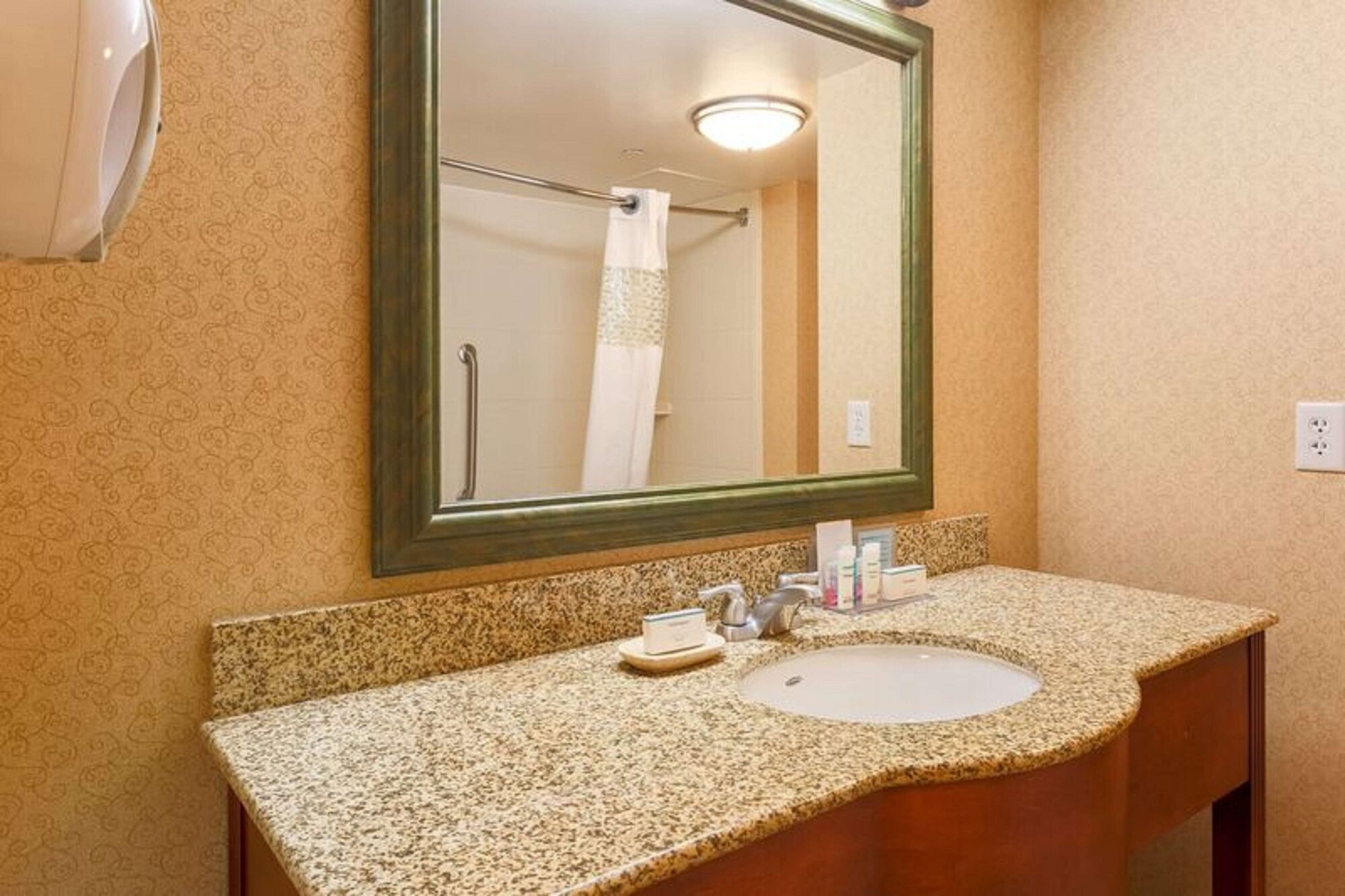 استوديو بسريرين كوين، Hampton Inn & Suites Poughkeepsie 4/5