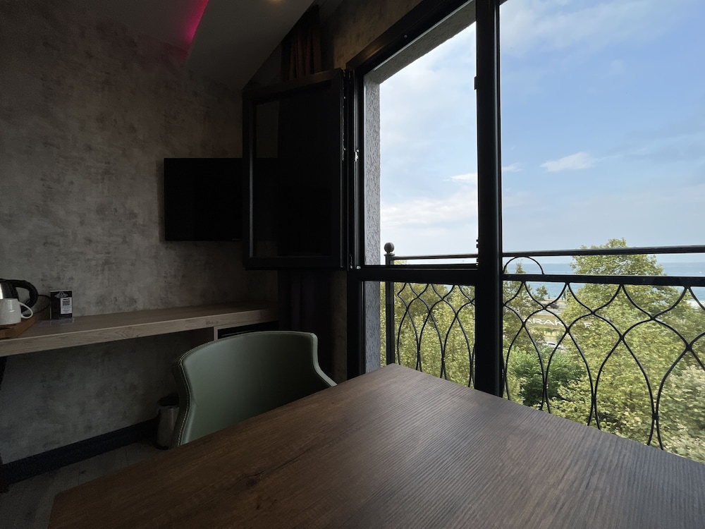 Avni Bey Otel 29/43