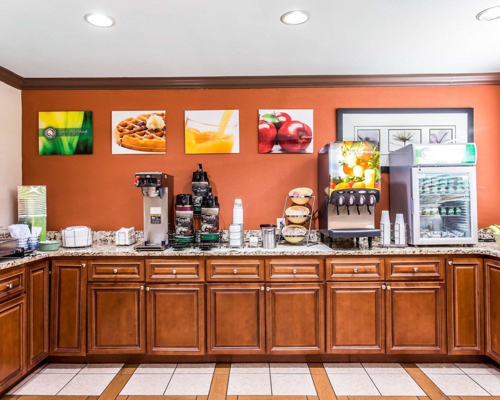 Quality Inn And Suites Southlake 38/49