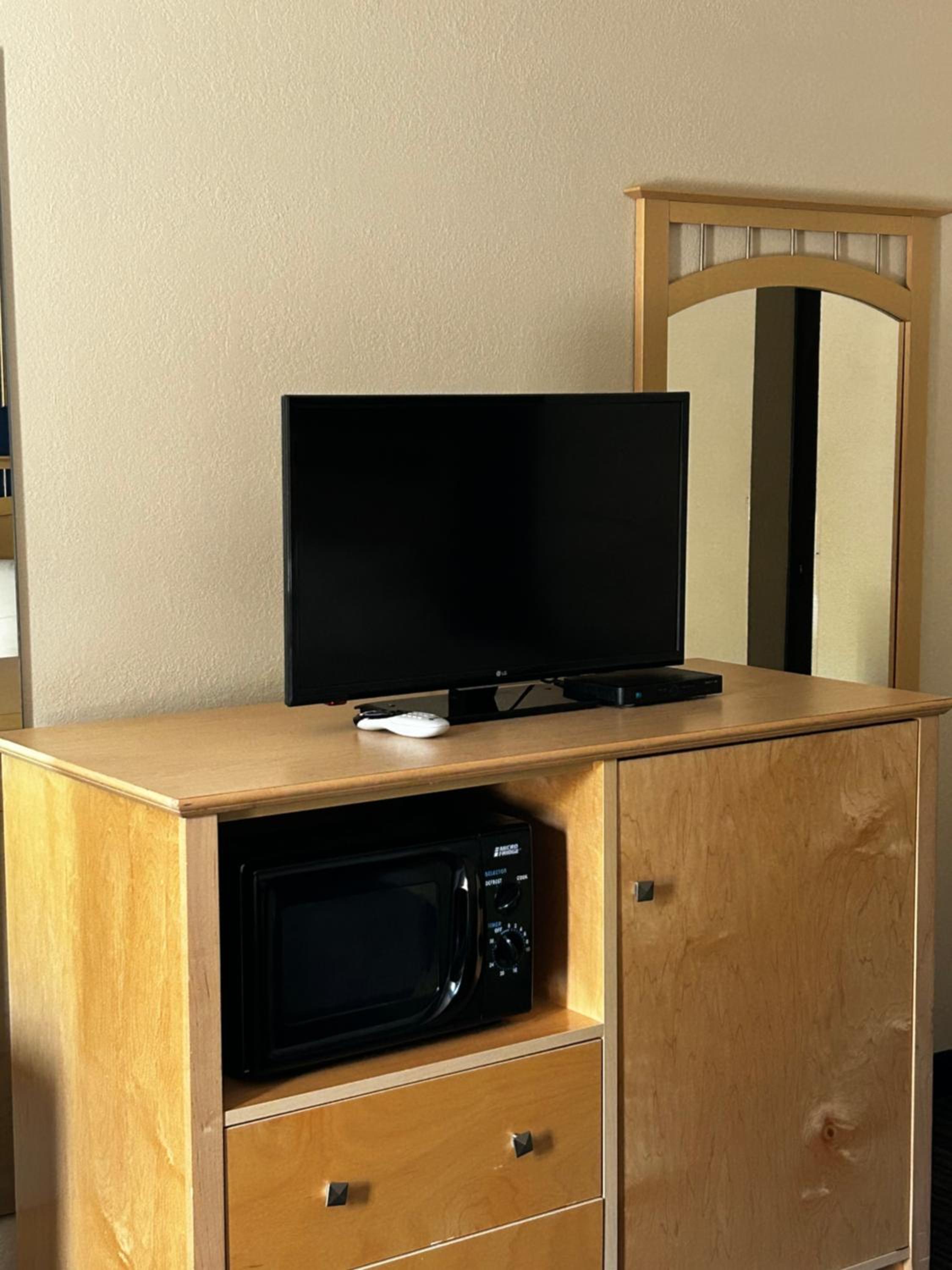Ameristay Inn & Suites 14/19