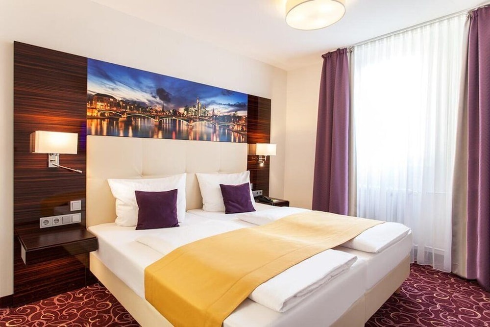 DELUXE, SUITE