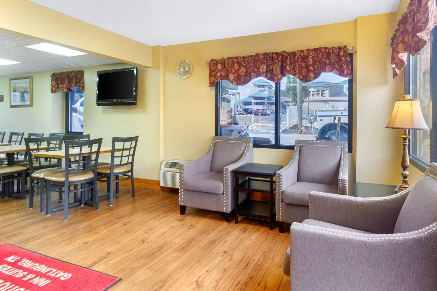 Econo Lodge Inn & Suites Gatlinburg at the Convention Center 7/23
