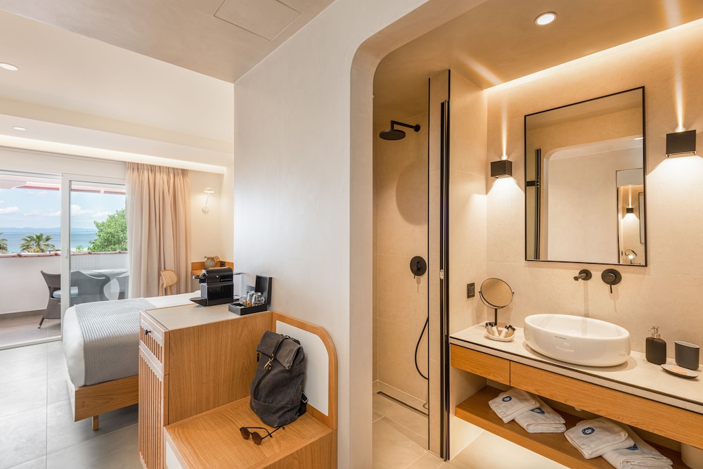 ANTIGONI BEACH HOTEL 25/85