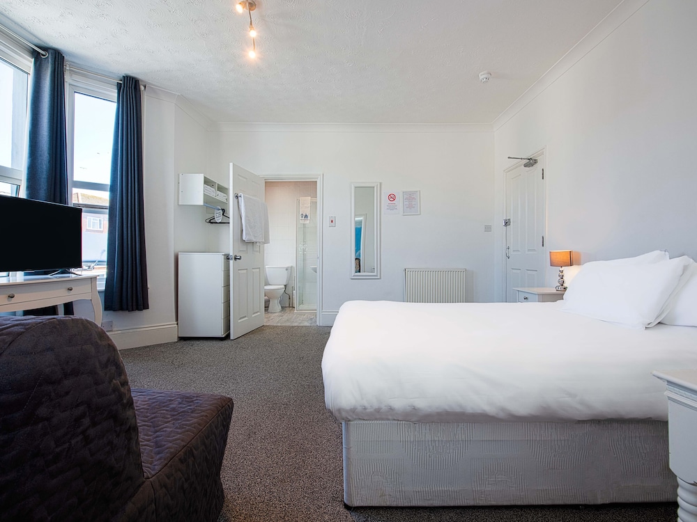 The Pier Hotel 28/80