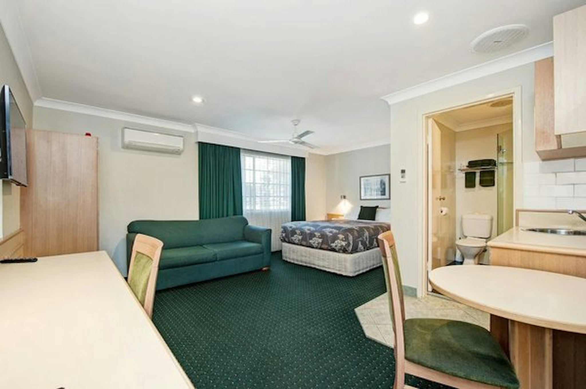 Colonial Terrace Motor Inn 24/29