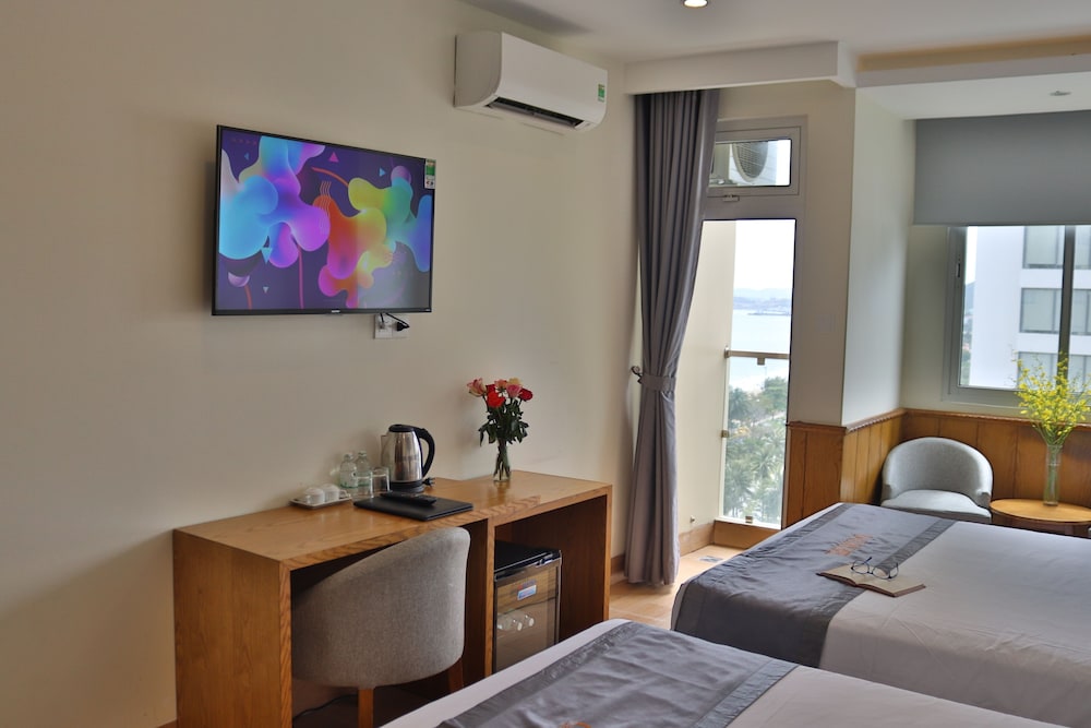 Superior, Quadruple, 2 Queen Beds, Sea View