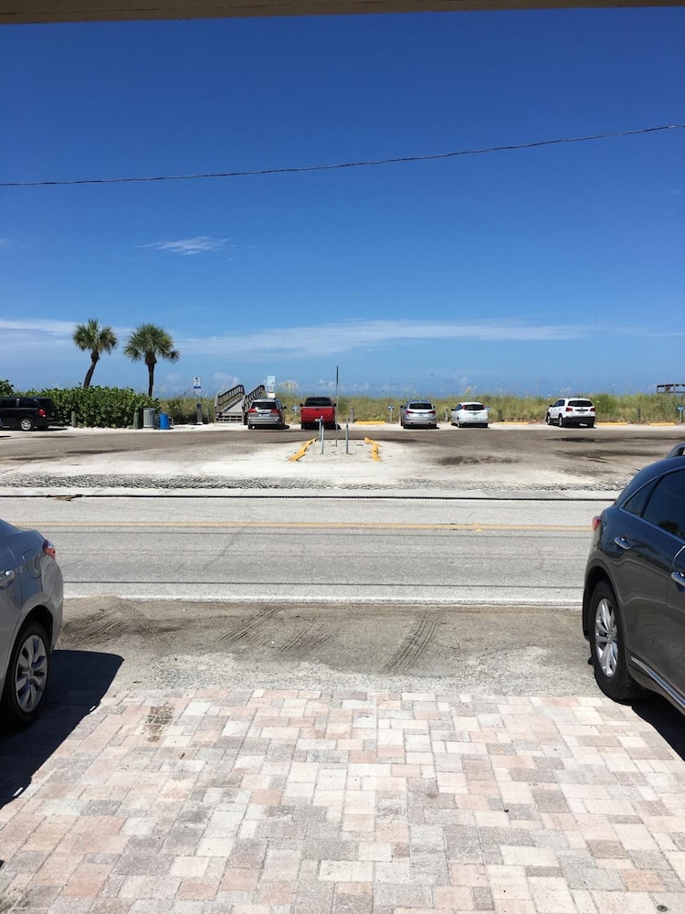 Blue Waters Beach Club 15/45
