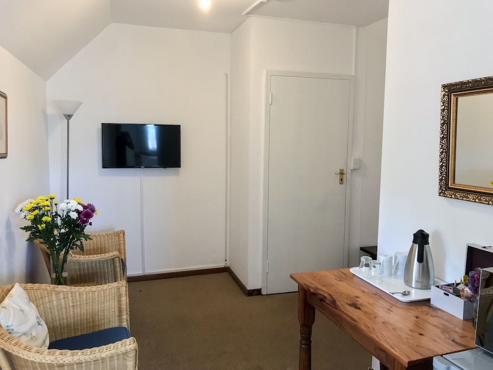 Howard's End Manor 23/50