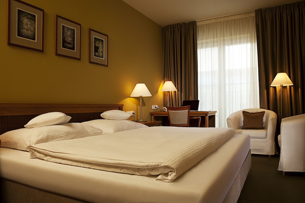 Dolce Villa Hotel 4/57