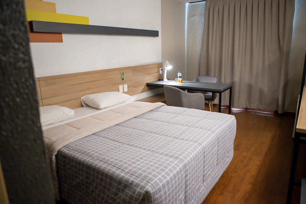HOTEL 10 ITAJAI 18/66