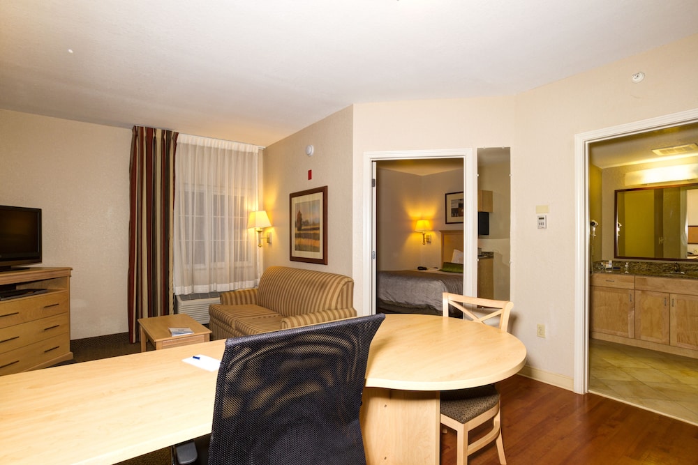 Candlewood Suites Ft Myers I 75 29/40