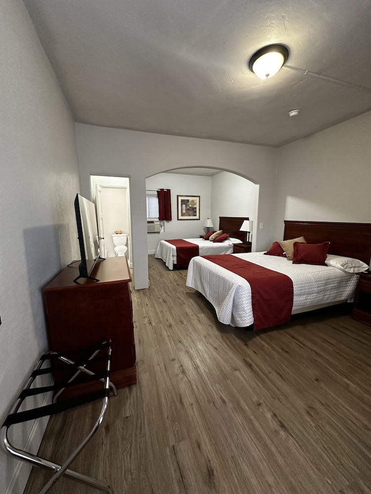 Arizona 9 Motor Hotel 18/28