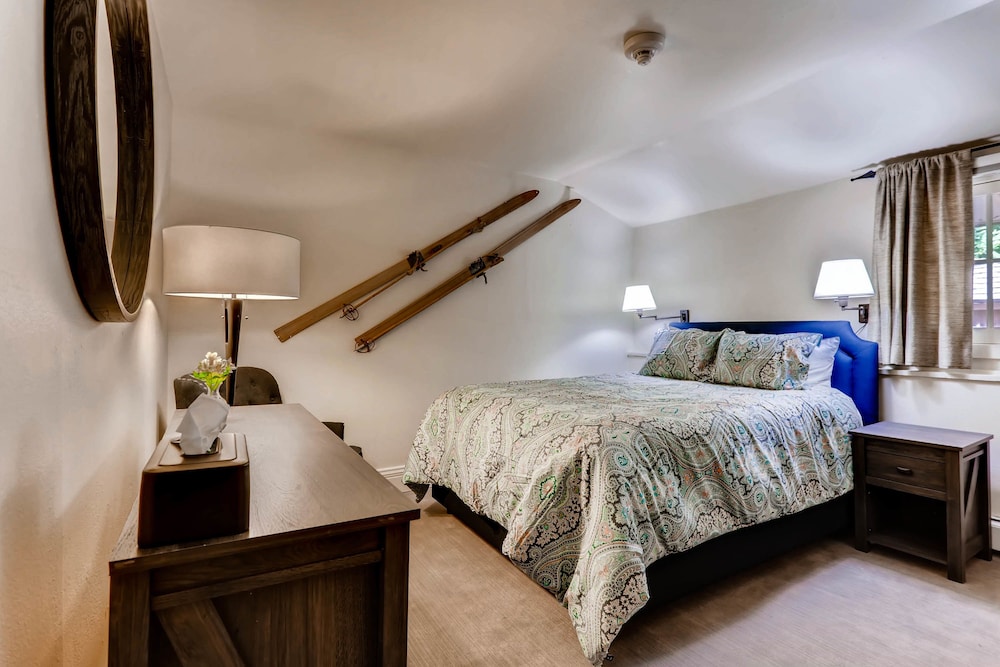 Ski Tip Lodge 44/63