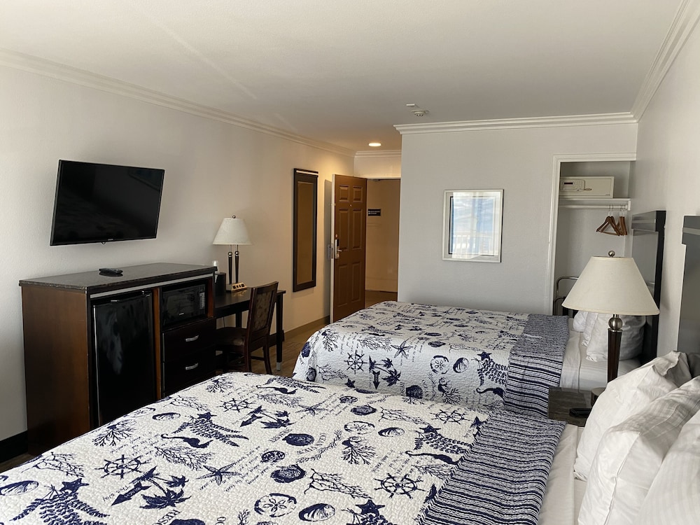 Ocean Surf Inn & Suites 14/73