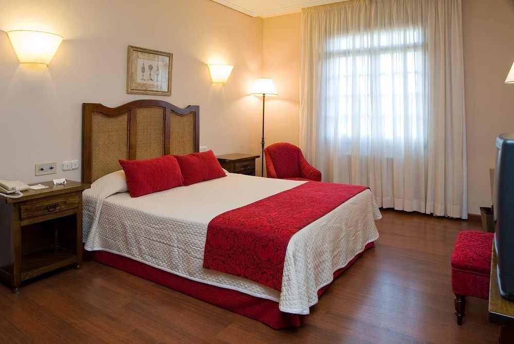 Basic, Twin Beds