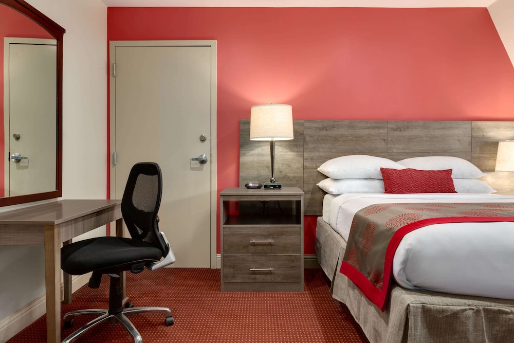 Ramada by Wyndham Oakland Downtown City Center 20/42