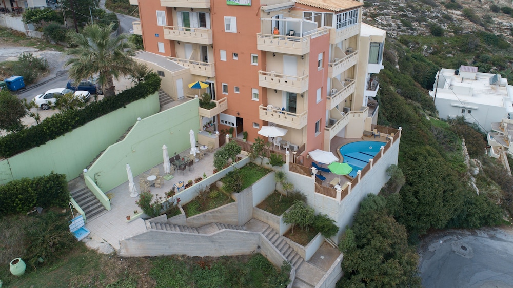 Eliza Apartments 40/50