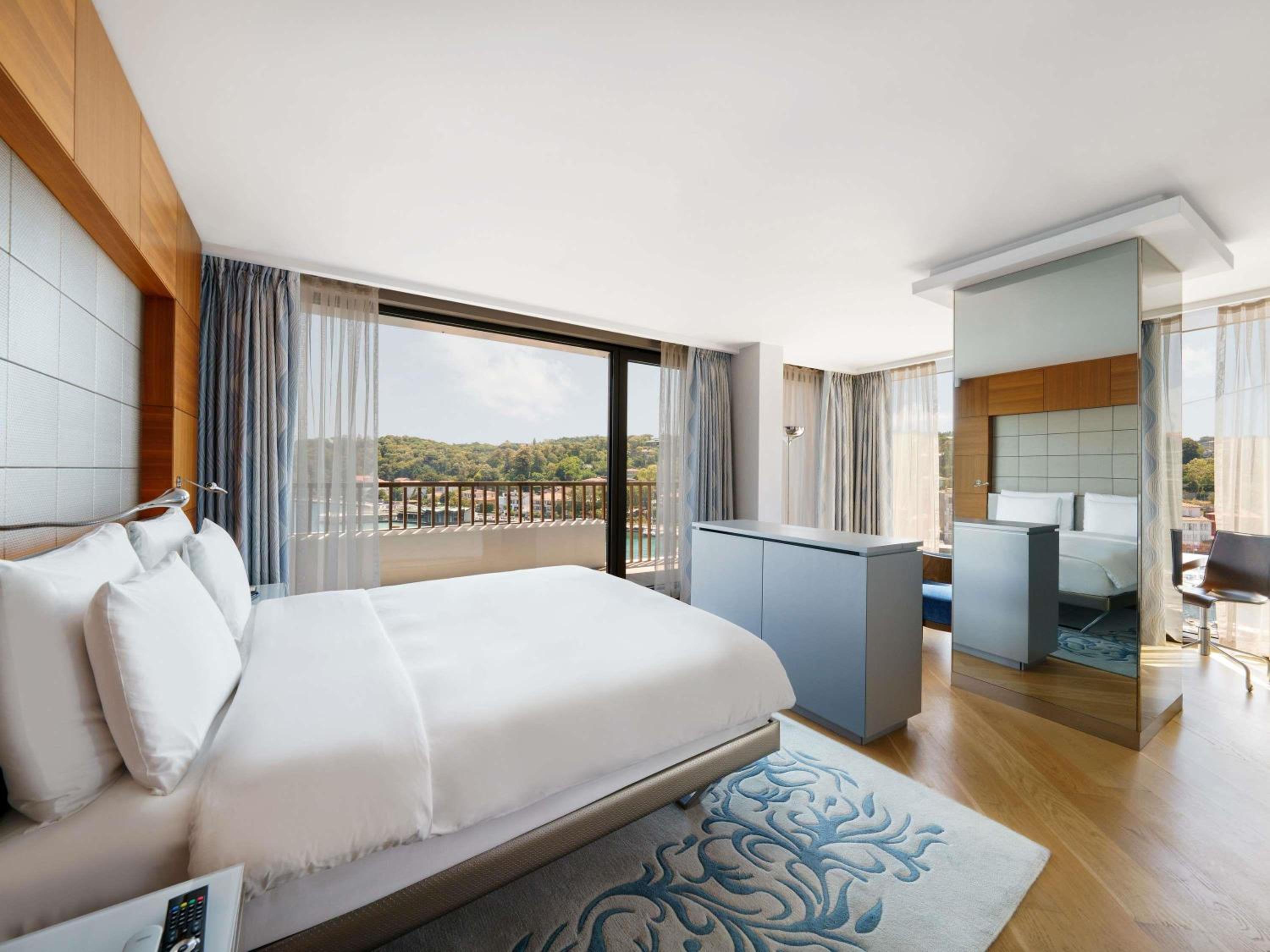 Panoramic, Family, Suite, Twin Beds, 2 King Beds, Bosphorus View