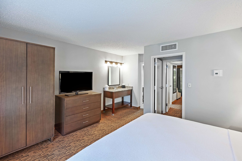 Embassy Suites by Hilton Dallas Market Center 31/72