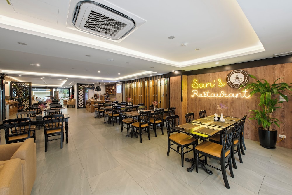 Golden Cyclo Premier Hotel Powered By Fave 49/56
