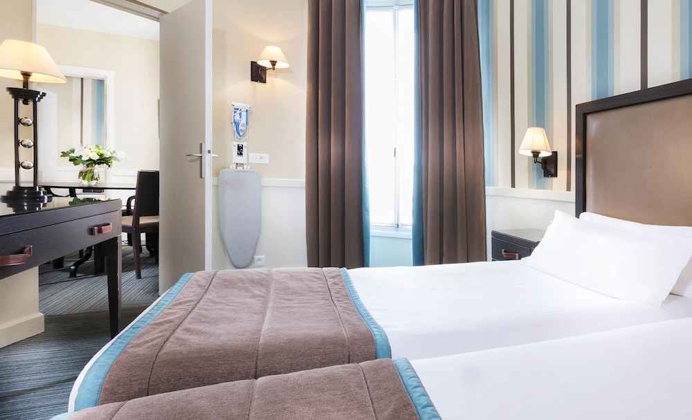 ROOM, TWIN BEDS