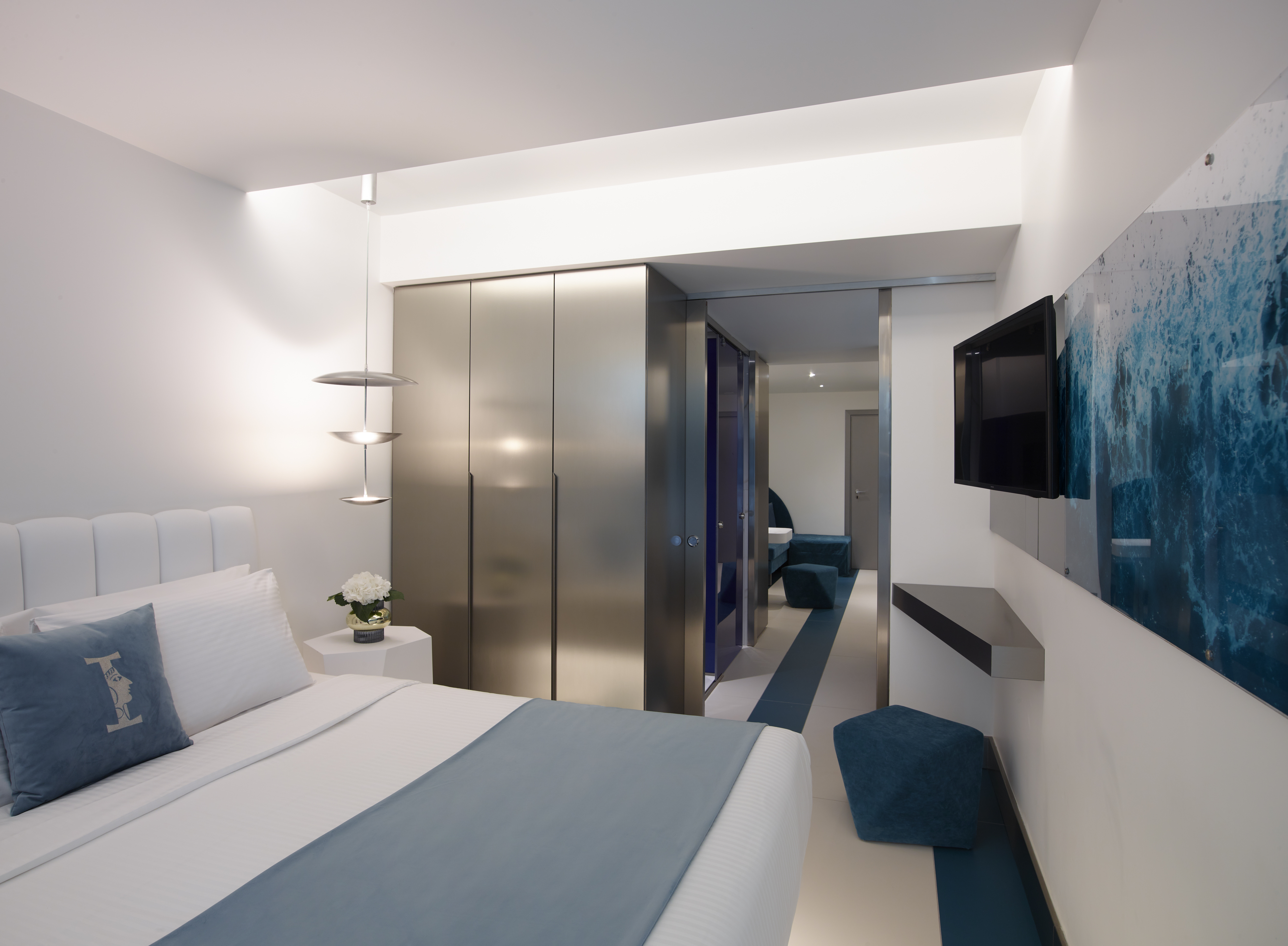 Open Plan, Silver, Triple, Land View