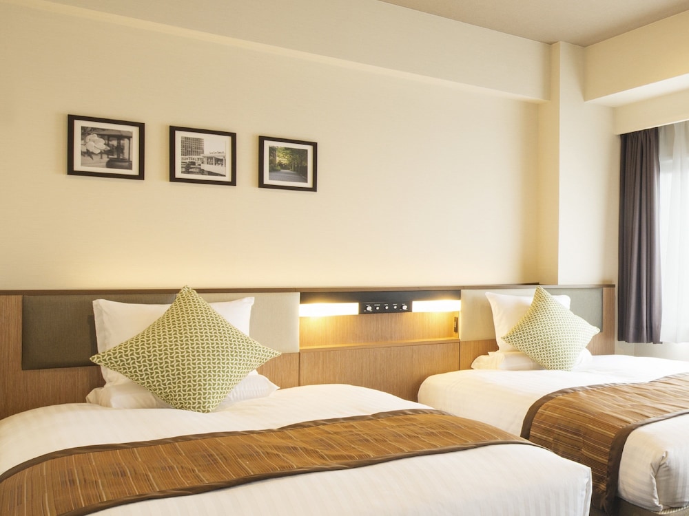 SUPERIOR, TWIN BEDS, NO CLEANING SERVICES, SMOKING