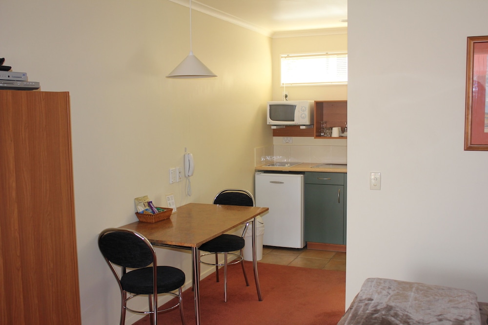 Bks Egmont Motor Lodge 24/30