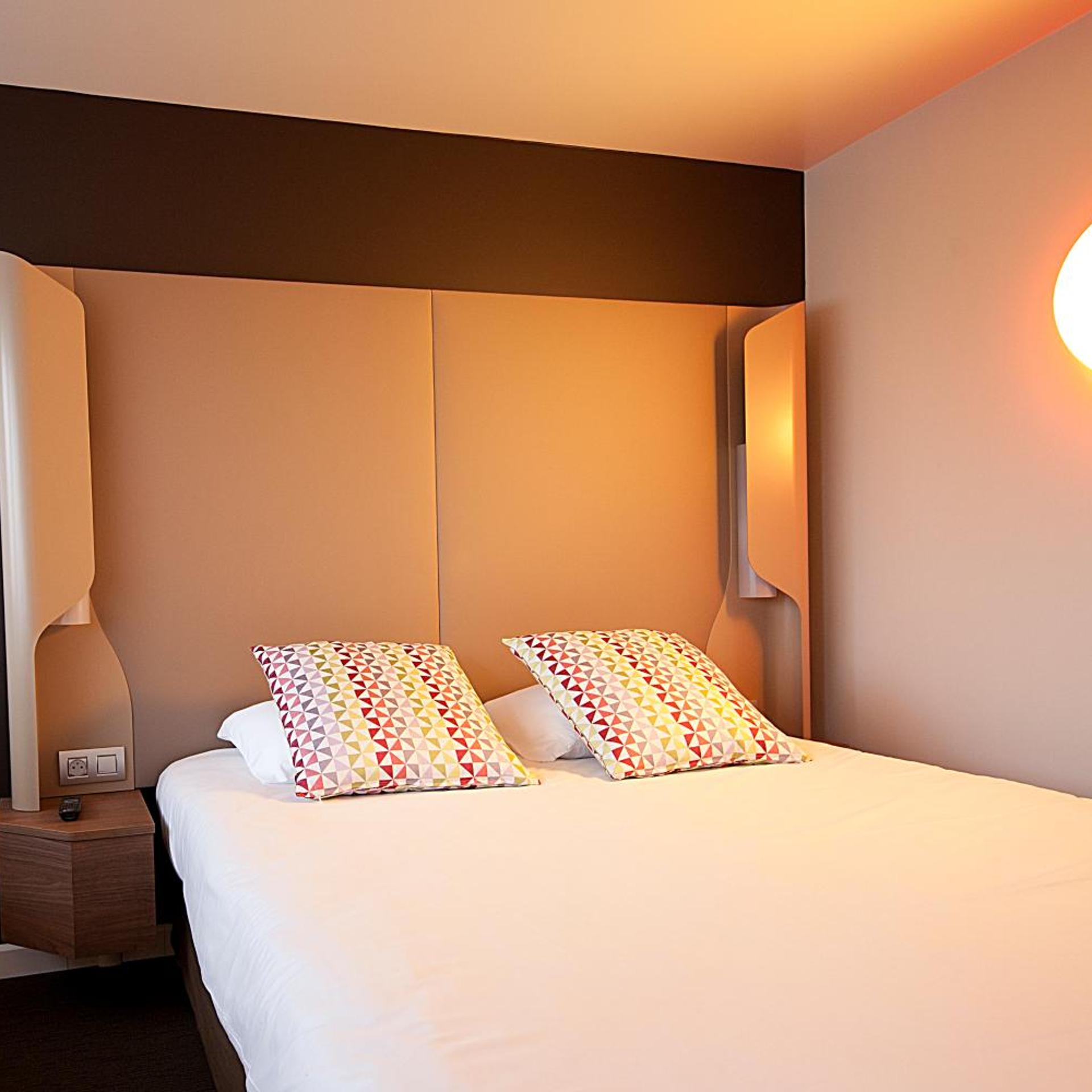 غرفة بسرير مزدوج، Hotel Campanile Clermont Ferrand Sud - Aubiere 3/8