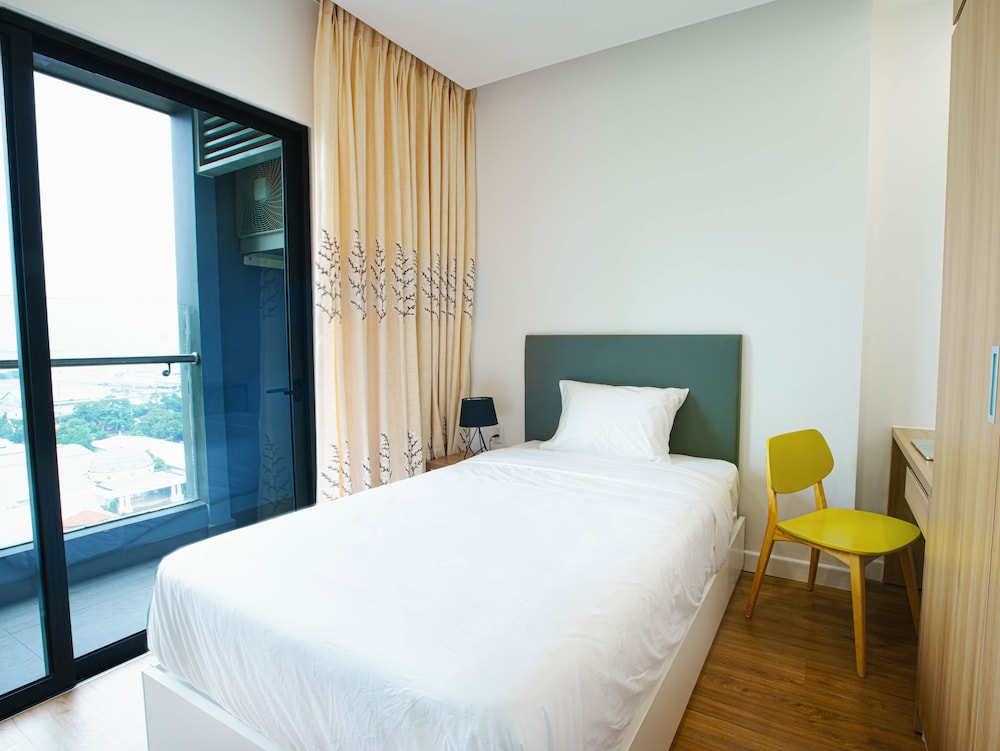 Republic Plaza Apartment 12/38