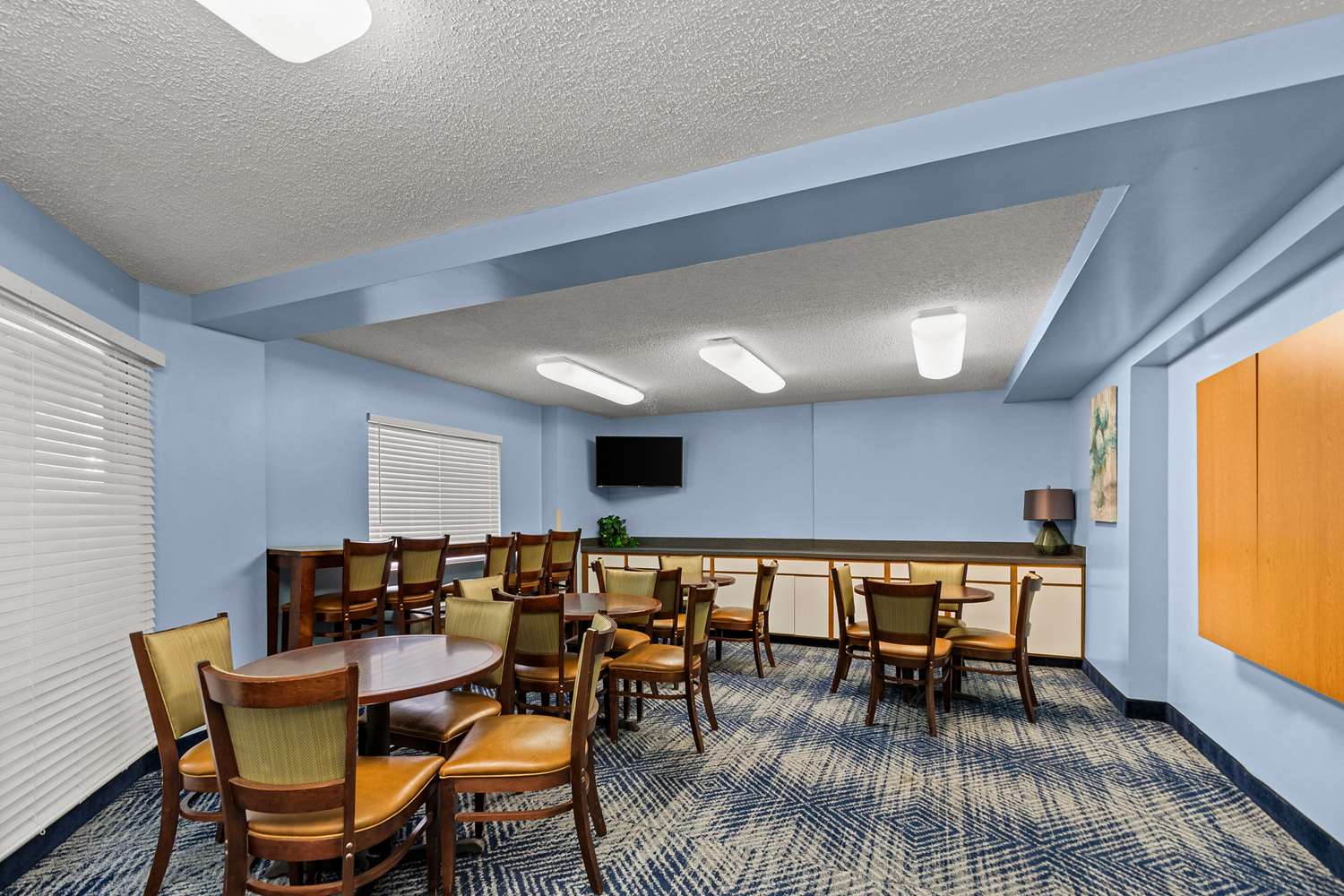 Suburban Studios Sterling - Washington Dulles 12/15