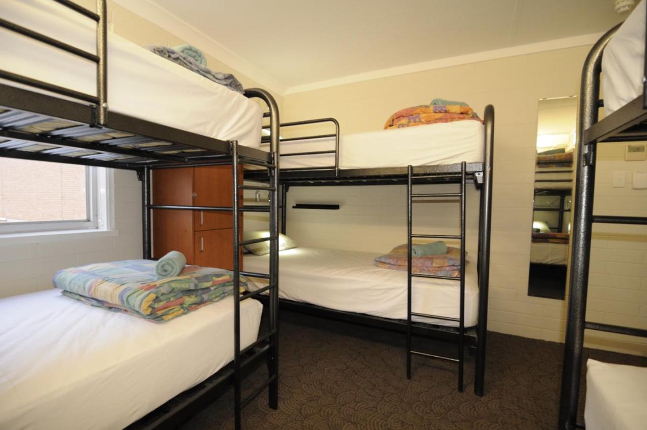 Kangaroo Inn 6/50