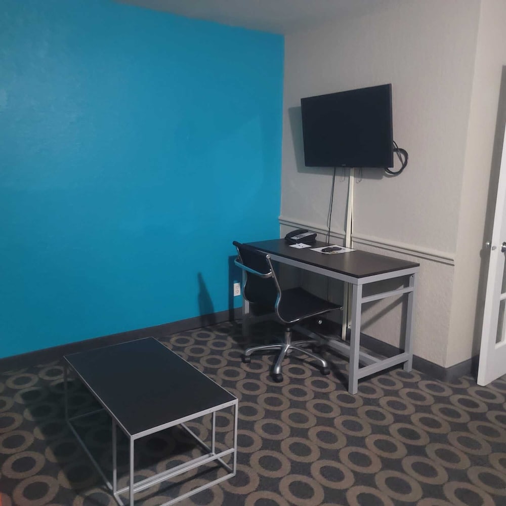 Travelodge by Wyndham San Antonio Downtown Northeast 17/35