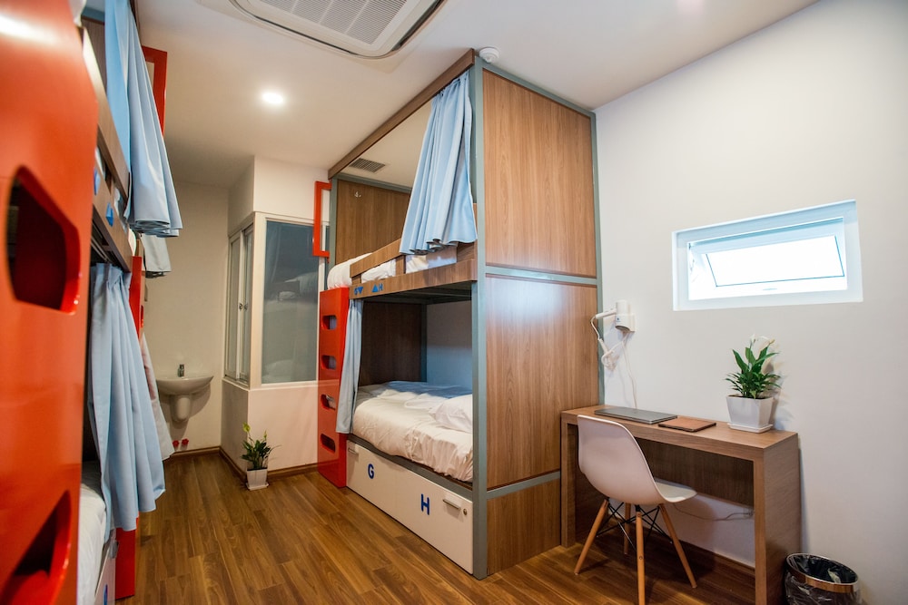 Female Dorm, Female Only, 8 Beds