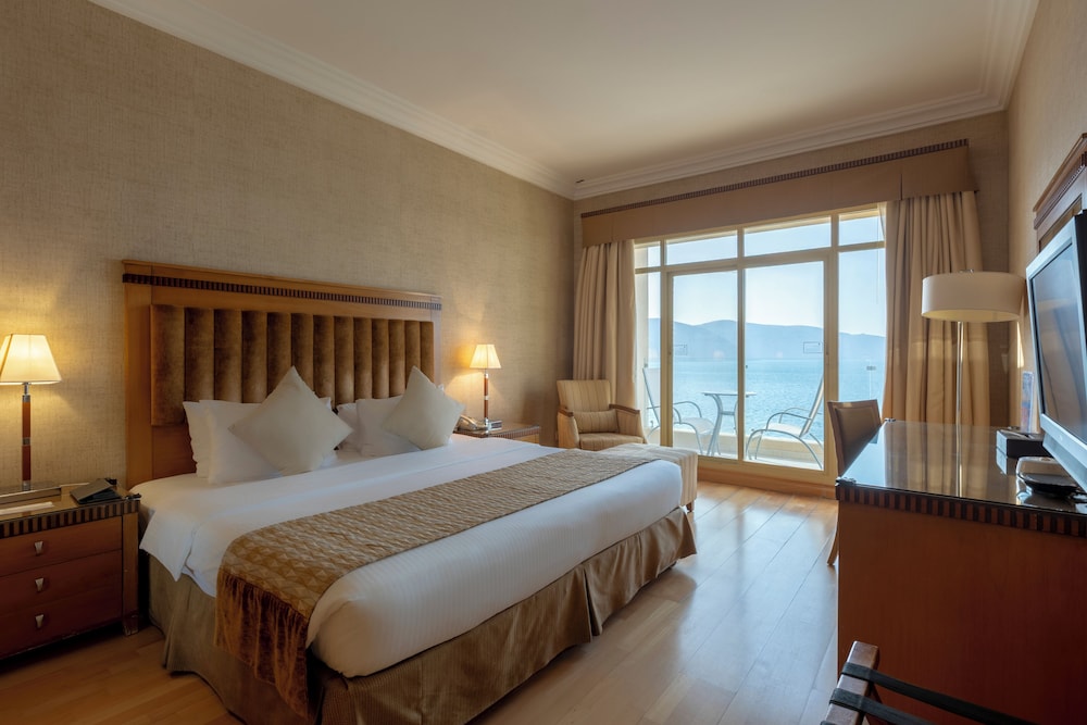 Azimut Hotel Khasab 17/42