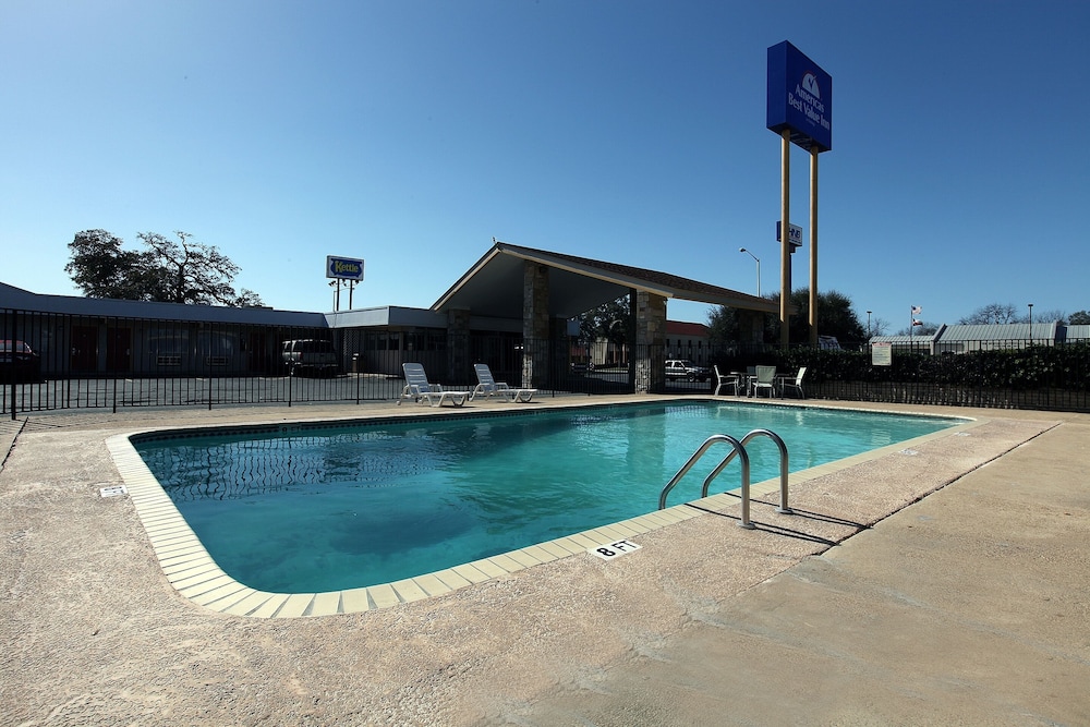 Americas Best Value Inn Uvalde 1/31