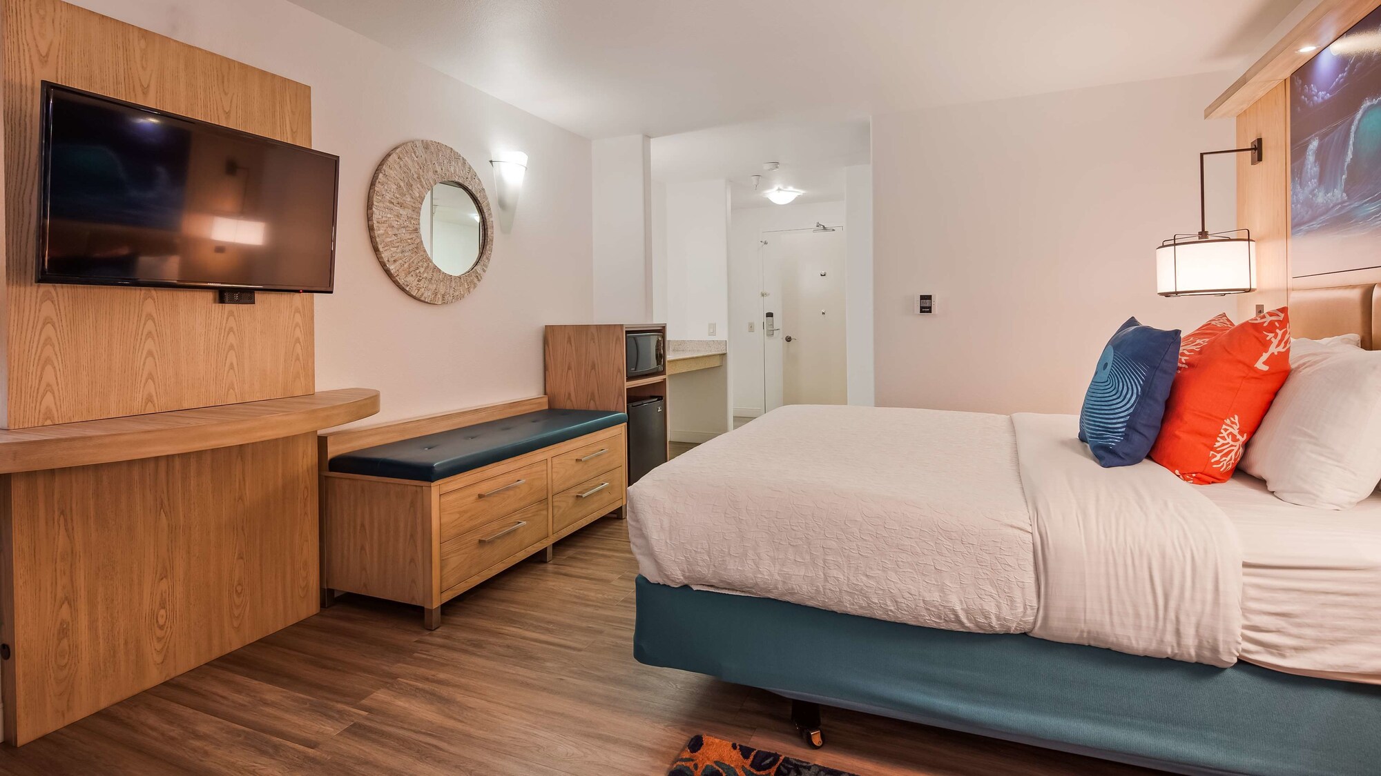غرفة قياسية بسرير كينج لذوي الإعاقة، Best Western Plus Capitola By the Sea Inn Suites 2/8