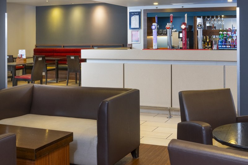 Holiday Inn Express Warwick Stratford Upon Avon 21/34