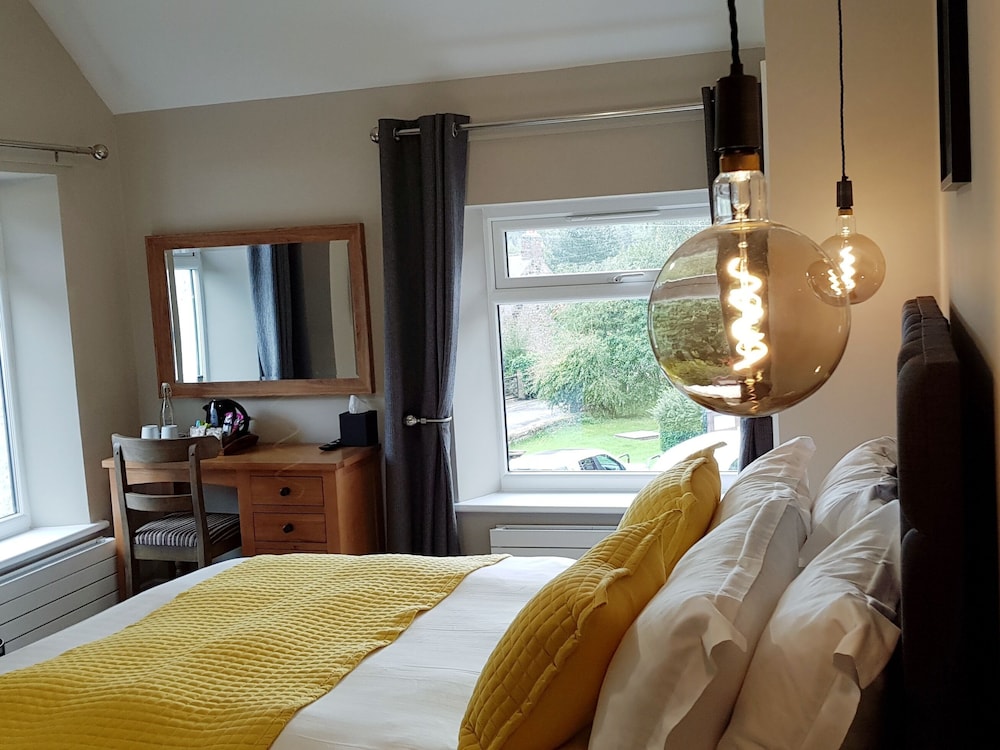 The Bowes Hotel 15/56