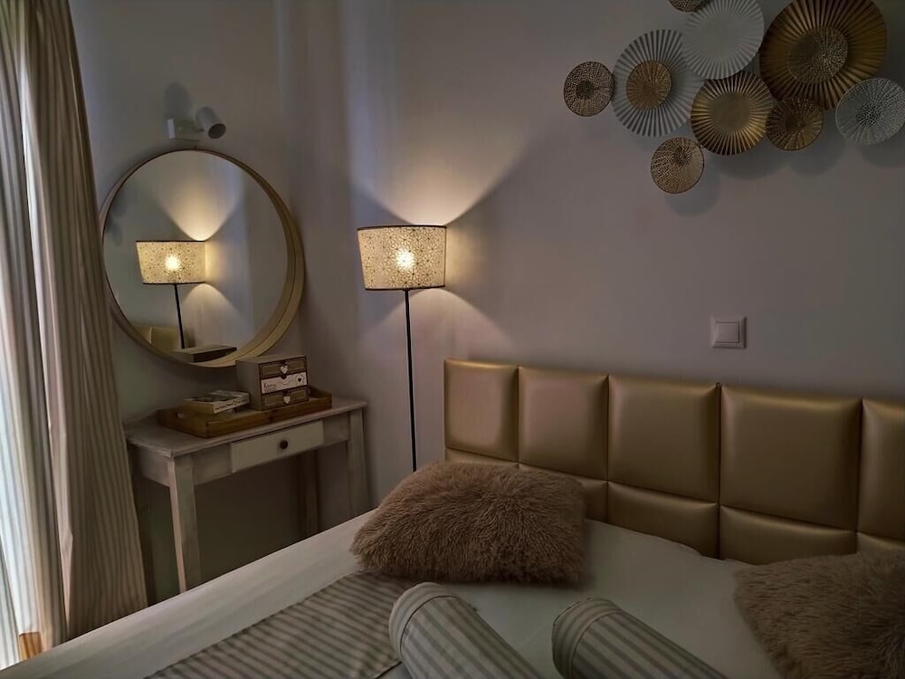 ARONIS APARTMENTS 34/58